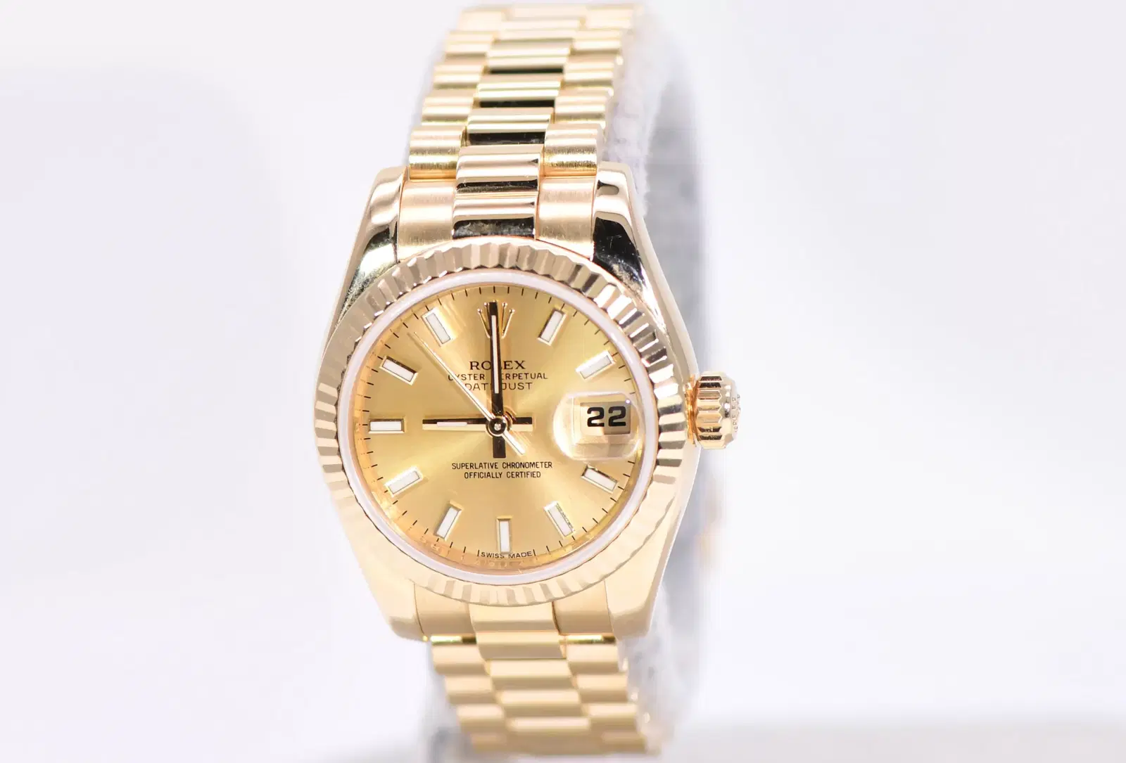 26mm Rolex 18k Yellow Gold Oyster Perpetual Datejust Watch. - OYSTER  PERPETUAL - ROLEX