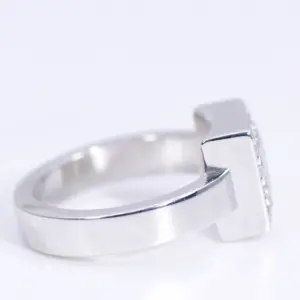 Chopard ‘Happy Diamonds’ 18k White Gold Ring